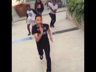 how people show up to one on one fights (nigga vine)