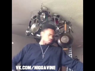 cookin up that bacon cookin up them eggs (nigga vine)