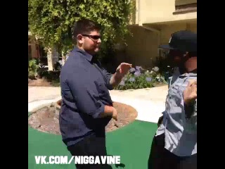 when someone gives away your secret hand shake (nigga vine)