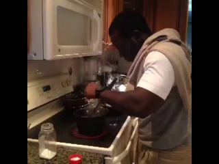 how white people cook vs black people (nigga vine)